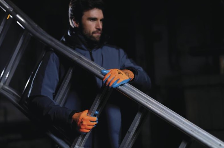 Thanks to a robust and durable design, VE733 Gloves are an excellent choice for general handling applications Carrying material