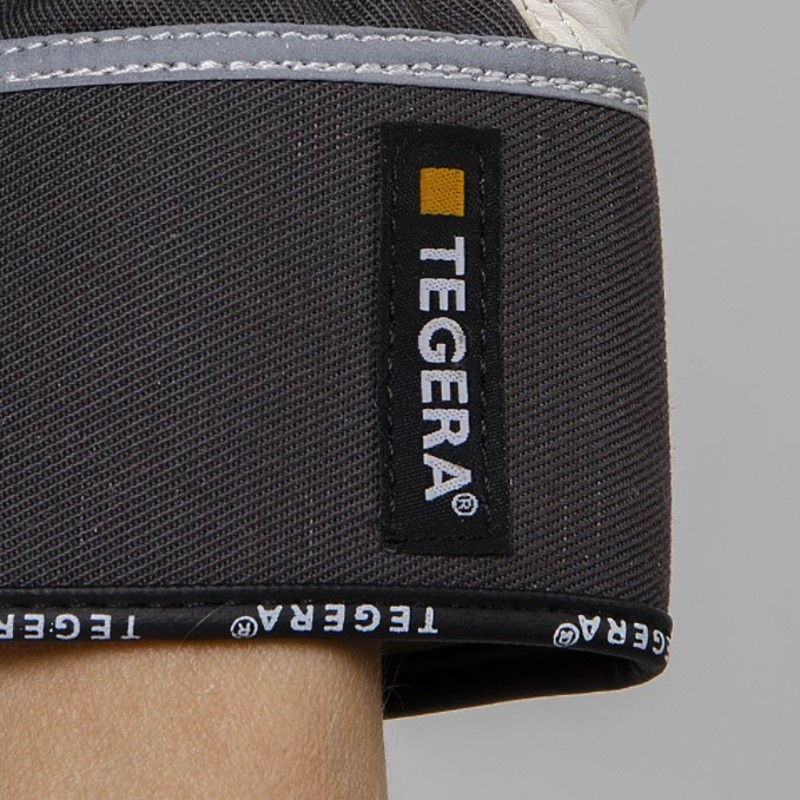 The extended cuff prevents dirt and debris entering the glove at the wrist Ejendals 364 Gloves