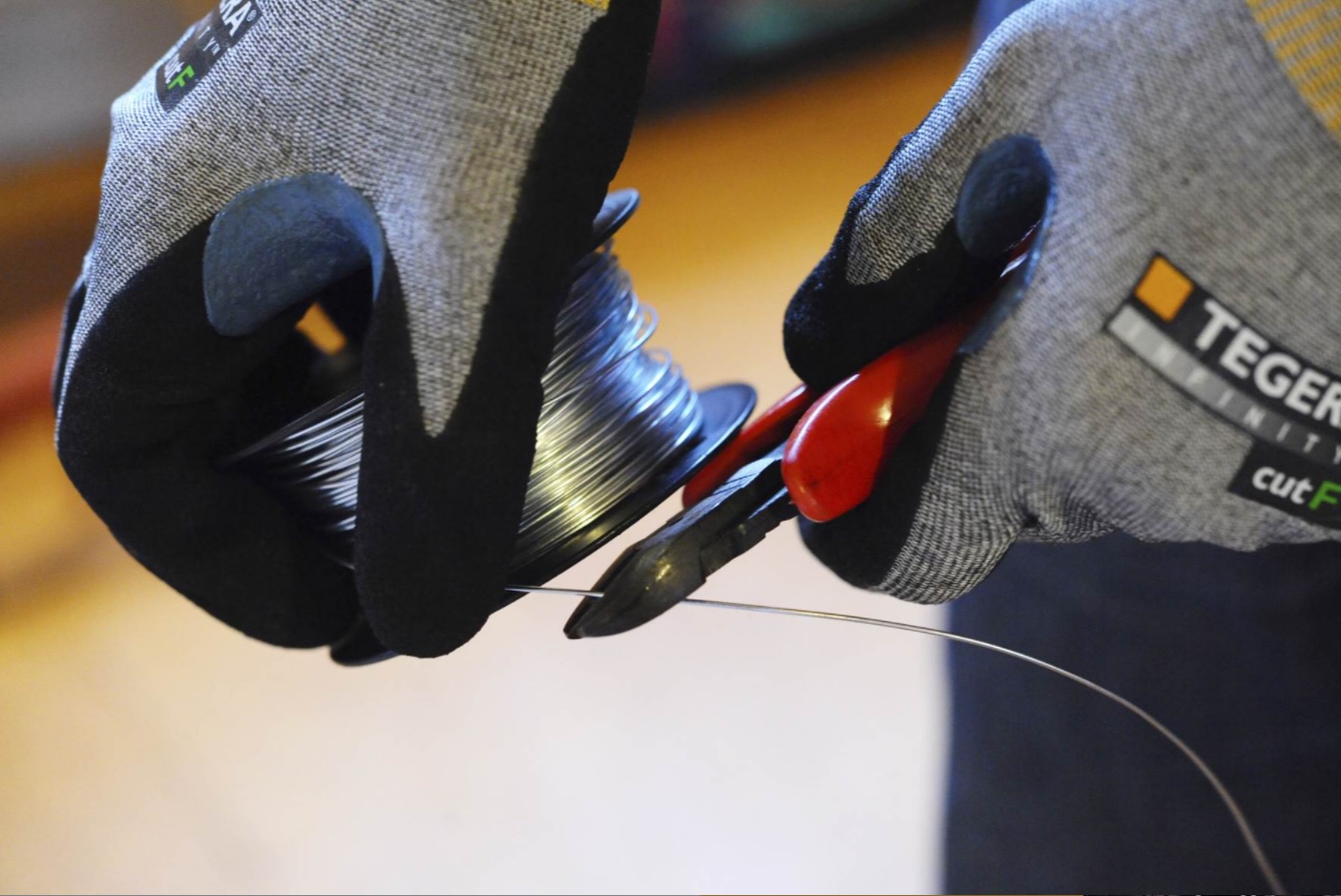 8815 Gloves have been awarded the maximum Level F rating for cut-resistance Cut resistant fabric